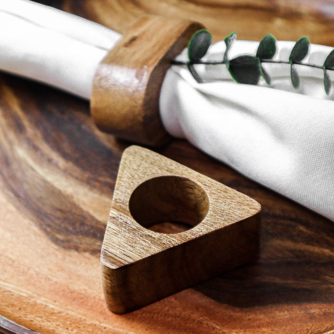 LUID LOKAL NAPKIN RINGS BUCKLE TABLE SETTING HOLIDAYS TABLESCAPE DECORATION ACACIA WOOD RAFFIA